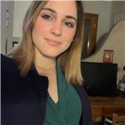 Studentessa che può fare ripetizioni hai bambini delle elementari in diverse materie come letteratura italiana, storia e inglese